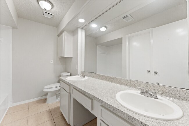 Building Photo - 10746 Staghill Dr