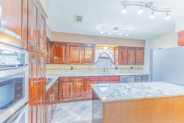 Building Photo - 2418 Ingleside Dr