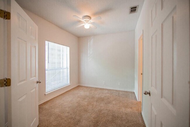 Building Photo - 2204 San Gabriel St