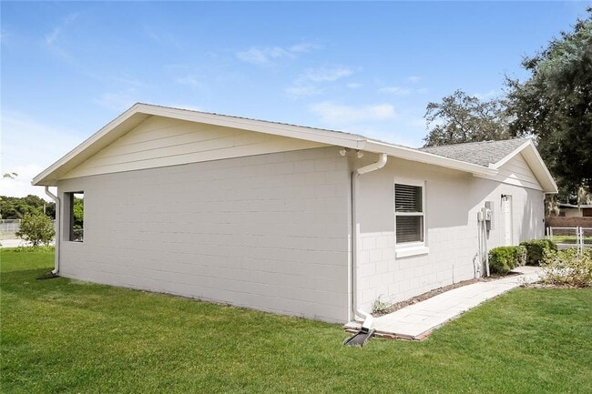 Building Photo - 690 Wells St