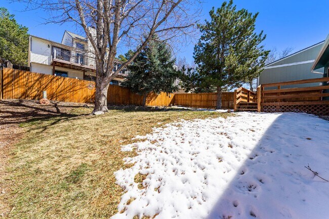 Building Photo - Beautiful 3 Bed, 2 Bath Home in Aurora with Backyard and Deck!
