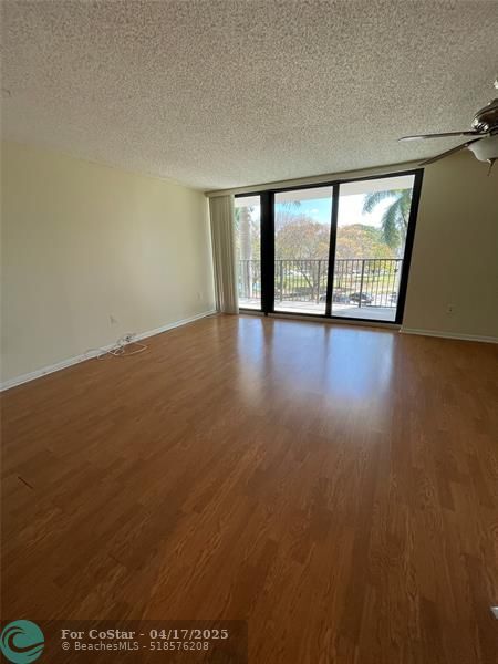 Building Photo - 1101 River Reach Dr