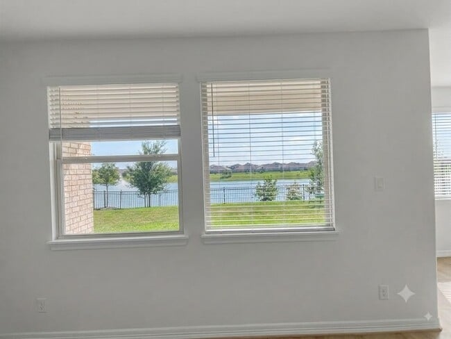 Building Photo - 5839 Westwood Shr Dr