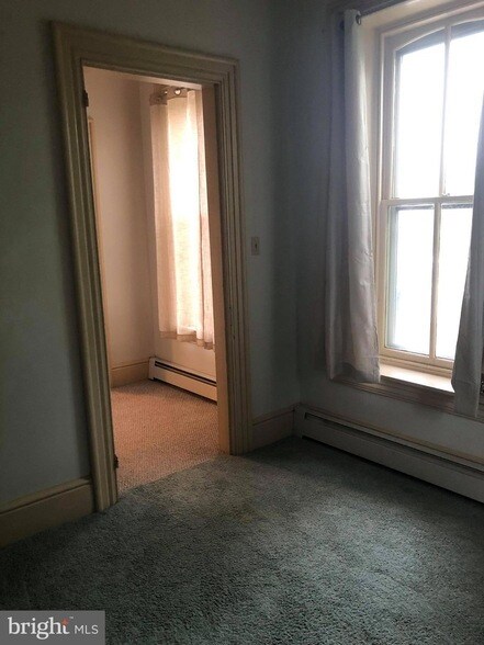 Building Photo - 216 Main St