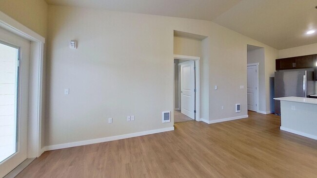 Building Photo - 2 Bedroom, 2 Bath Apartment in West Olympia – December Rent FREE!!