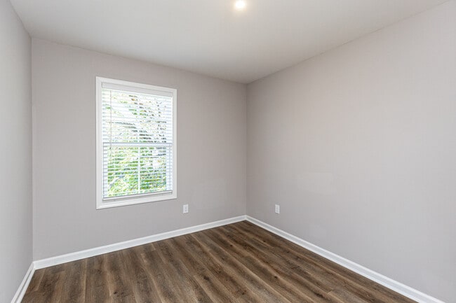 Building Photo - 506 S Main St