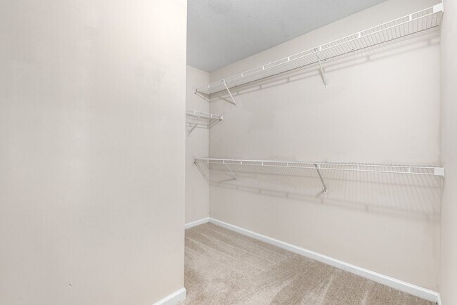 Building Photo - Spacious 4 BR, 2.5 BA, Master BR on Main, Conveniently Located Between Greenville and Spartanburg