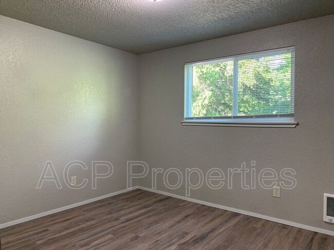 Building Photo - 3618 E Rusley Dr