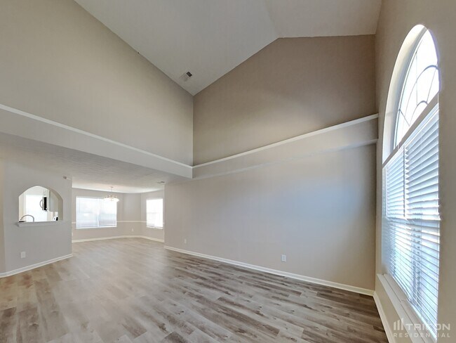 Building Photo - 315 Hazelhurst Dr