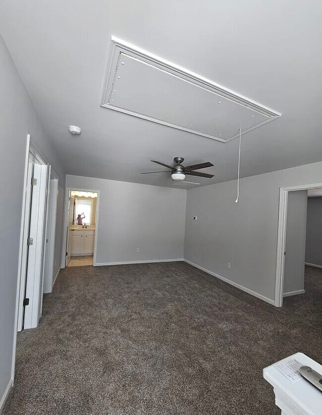 Building Photo - Very Spacious Townhome Available For Move In March 2026