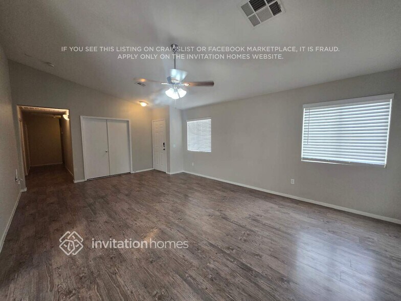 Building Photo - 5912 Trumbull St