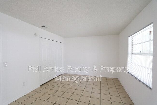 Building Photo - 3253 Bloomingdale Villas Ct