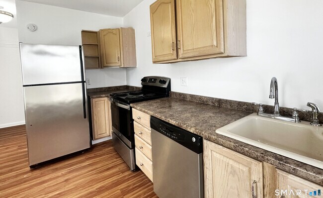 Building Photo - 394 High St