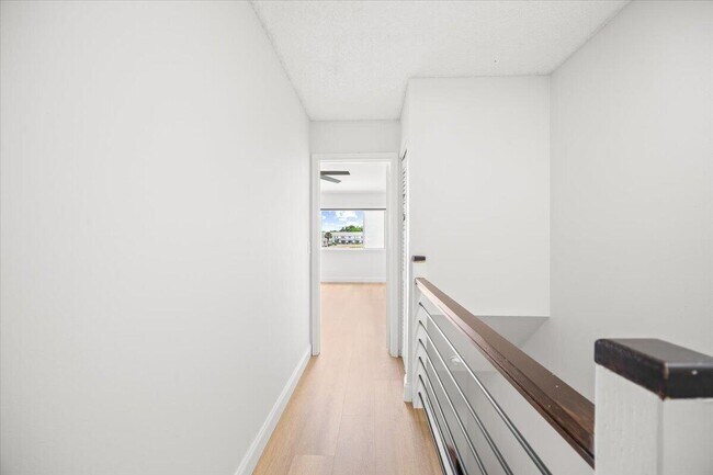 Building Photo - 3124 SW 49th St