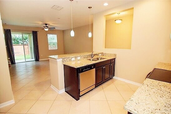 Building Photo - Nice Townhome in the hear of Oviedo!
