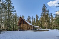 Building Photo - Stunning 3-Bedroom Log Cabin Home in Carnation!!