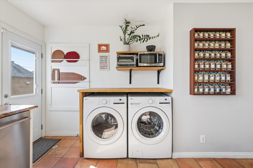 Building Photo - 4312 W 59th St