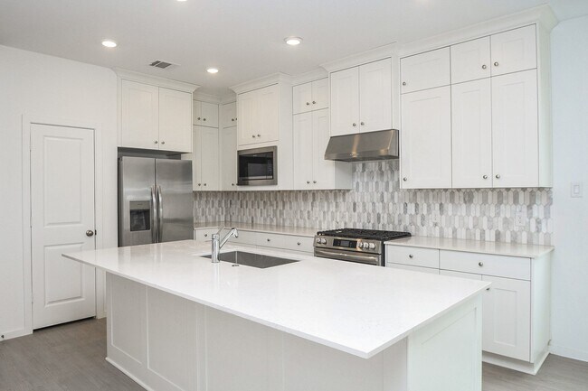 Building Photo - 6319 Seafoam Lake Dr