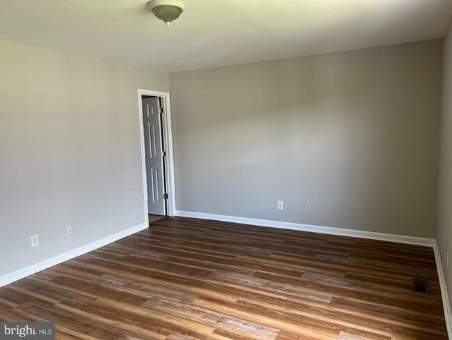 Building Photo - 868 Aztec Dr
