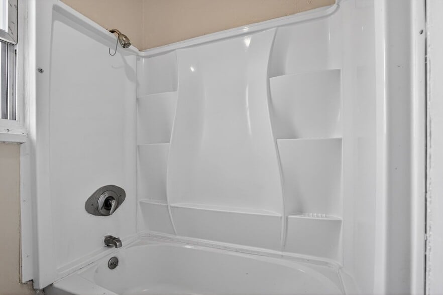 Building Photo - 1157 E 21st St