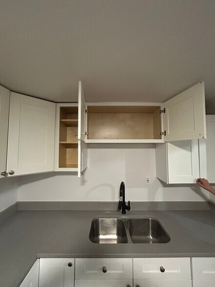 Building Photo - 1529 S Homan Ave