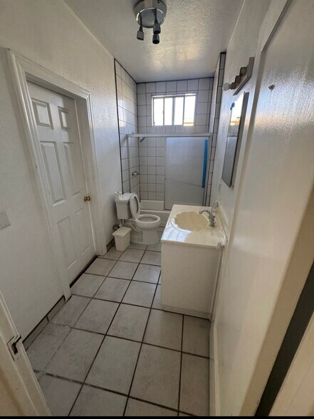 Building Photo - 608 N St Andrews Pl