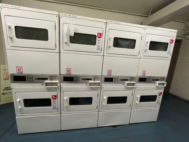 Building Photo - 2 Bedroom, 2 Bathroom w/ AC & INCLUDES ELE...