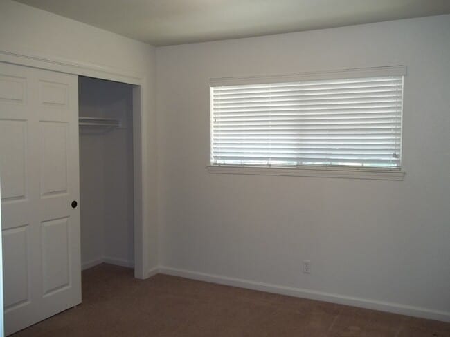 Building Photo - Spacious home recently remodeled, newer appliances & more. Lots of room!