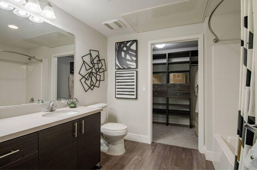 Building Photo - 8725 Ariva Ct