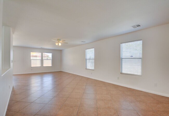 Building Photo - Fabulous 3 bed/2.5 bath two-story home in ...