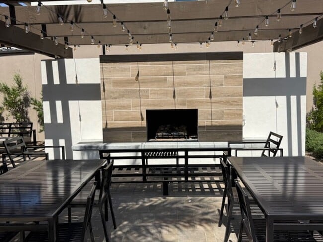 Building Photo - BEAUTIFUL BRAND NEW TOWNHOME IN STANTON FOR LEASE