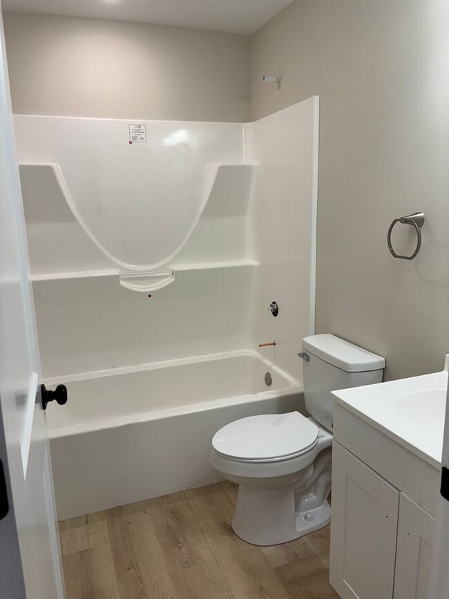 Building Photo - Fully Remodeled 2 Bed 1 Bath House