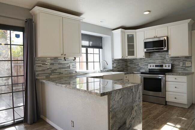 Building Photo - 51660 Avenida Villa