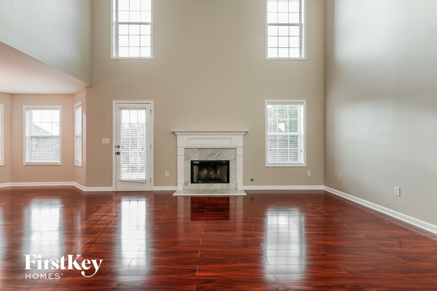Building Photo - 1528 Park Knoll Trail NE