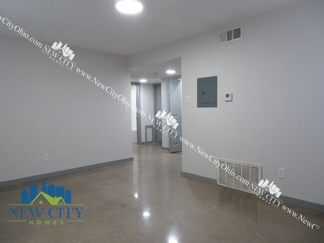 Building Photo - 2085 Building - New Rennovated 1 & 2 bedrooms starting at $989!