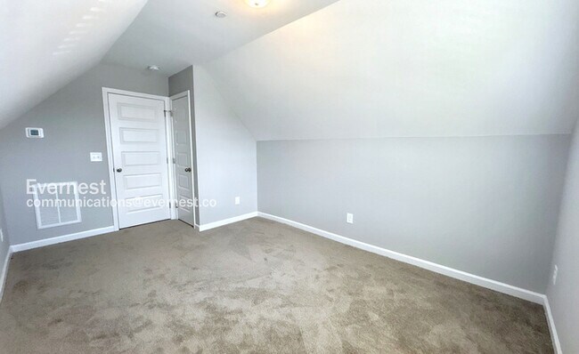 Building Photo - Updated 3 Bedroom Home in Columbia / Pet F...