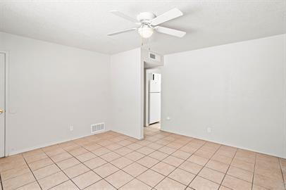 Building Photo - 4908 Royal Dr