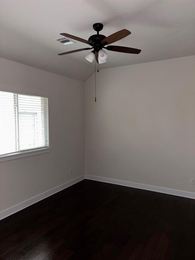 Building Photo - 509 Fair Oaks Dr