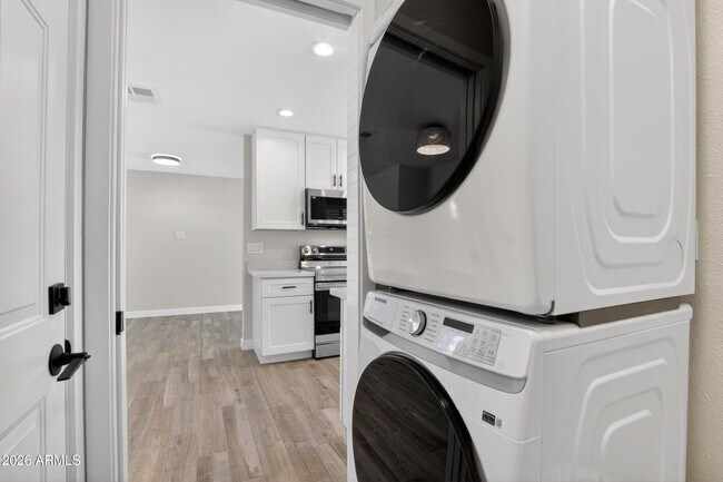 Building Photo - 2355 W Waltann Ln