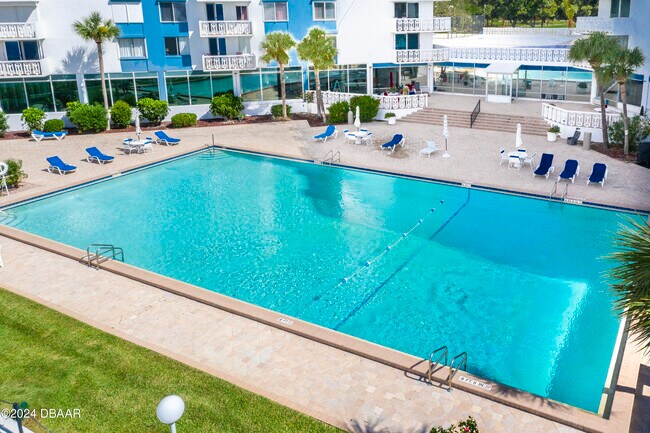 Building Photo - 925 N Halifax Ave