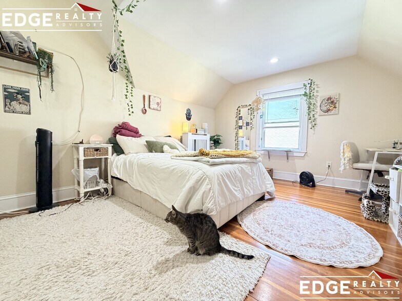 Building Photo - 73 Leicester St