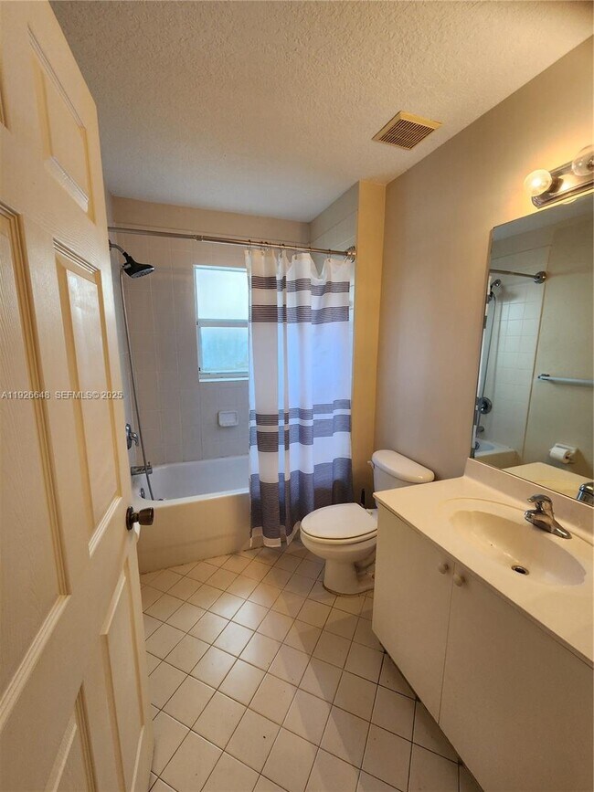 Building Photo - 1580 NE 35th Ave