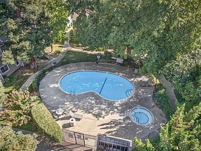 Building Photo - Move-In Ready 1-Bedroom Condo Cobblestone Glen SEE VIDEO