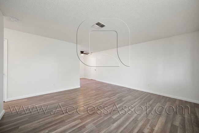 Building Photo - Single-Story 3BR Home with Garage & Fully Fenced Yard