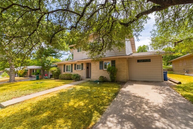 Building Photo - Hidden Gem | 4 bed 3 bath home in highly sought after Windsor Park!!!