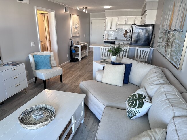 Building Photo - 301 Commerce Way