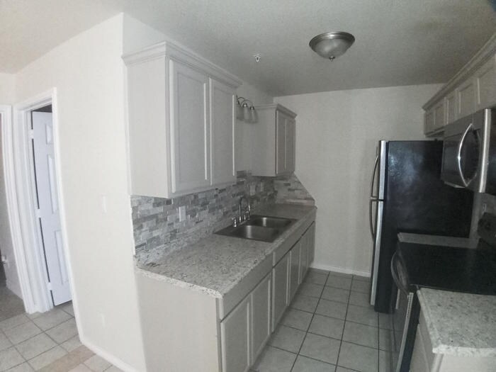 Building Photo - 401 Sunset Ln