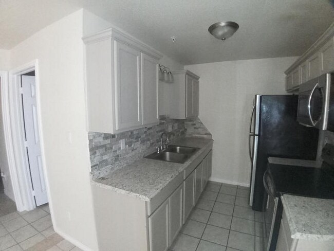 Building Photo - 401 Sunset Ln