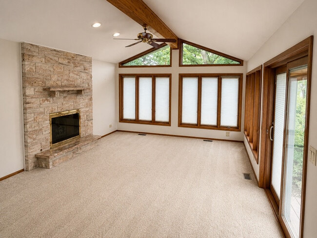 Building Photo - 103 Cottonwood Rd