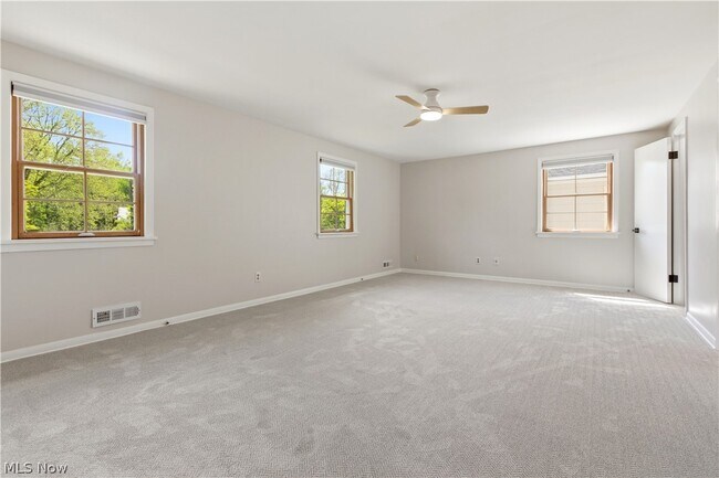 Building Photo - 2056 Laurel Hill Dr